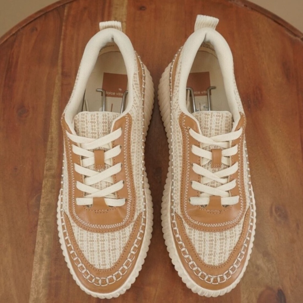 Dolce Vita Stylish Tan and Cream Women's Sneakers
Like new condition
